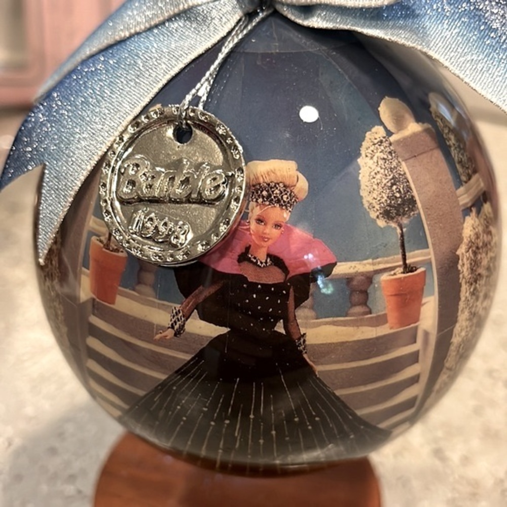 VINTAGE 1998 HOLIDAY BARBIE DECOUPAGE ORNAMENT WITH STAND IN ORIGINAL BOX